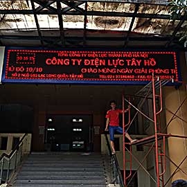 Dùng biển LED ma trận để làm bảng hiệu công ty tại Tây Hồ.