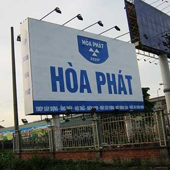 Thay mặt bạt trên biển quảng cáo tấm lớn tại Hà Nội
