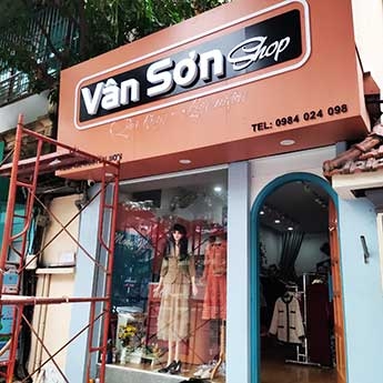 Sửa và thay logo cho biển quảng cáo alu tại Long Biên