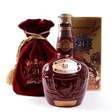 Chivas Royal Salute 21 luôn được giới hâm mộ săn đón trên thị trường đồ uống.