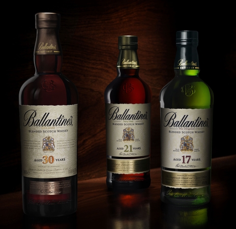 Mua rượu ngoại quà biếu Tết: Ballantine's, Chivas...