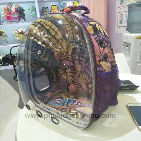 Phi hành gia nhựa trong hoa văn