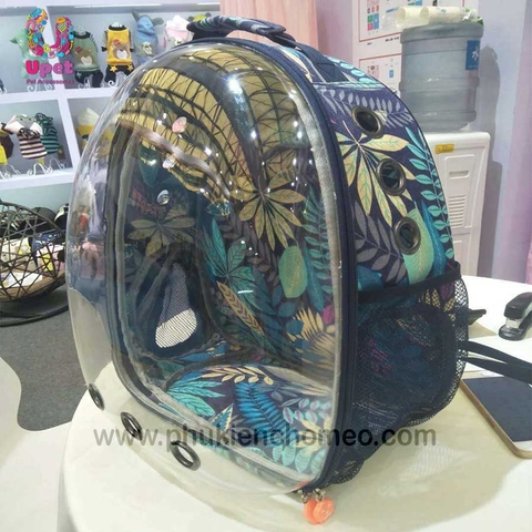 Phi hành gia nhựa trong hoa văn