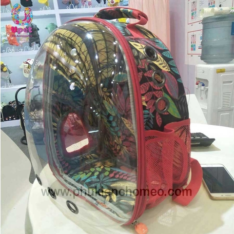 Phi hành gia nhựa trong hoa văn