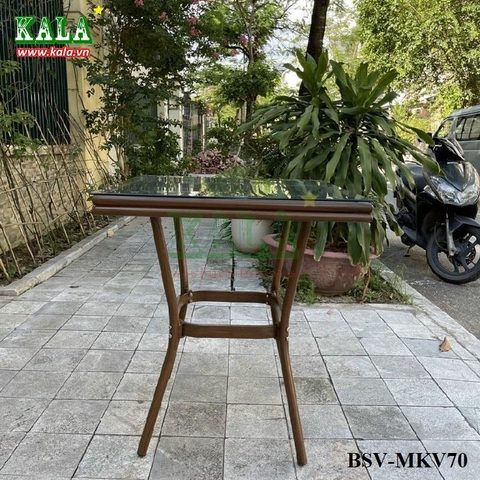 Bàn sân vườn mây đan mặt kính vuông 70cm Bàn sân vườn mây đan mặt kính vuông 70cm