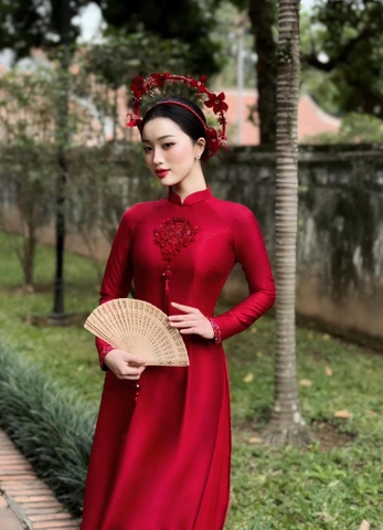 Áo Dài Cô Dâu Lụa Đỏ Đính Kết Chữ Hỷ Nổi Bật