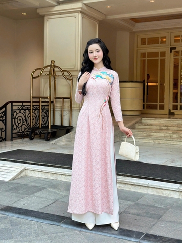 Áo Dài Truyền Thống Vải Gấm Thêu Hoa Trẻ Trung