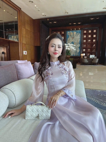 Áo Dài Cách Tân Tơ Mềm Thêu Hoa Tím