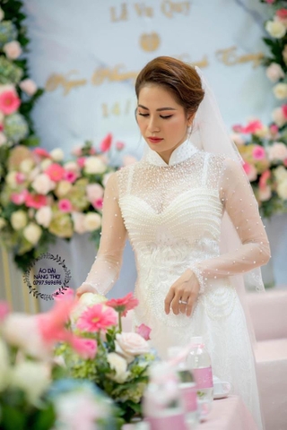 ÁO DÀI CÔ DÂU MÀU TRẮNG MAY SẴN