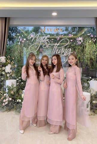 áo dài bưng quả đông nhi