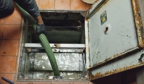 Grease Trap Cleaning - Vệ sinh thùng bẫy mỡ