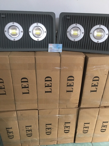 ĐÈN LED PHA XƯƠNG CÁ 100W