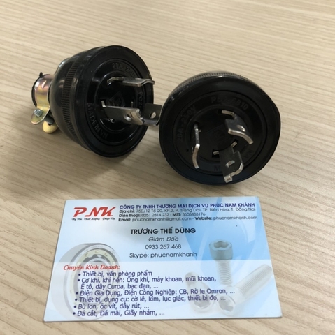 PHÍCH CẰM 3 CHẤU KHÓA 20A 250V