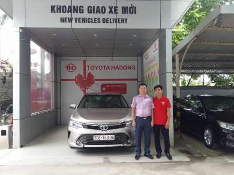 a Nam - Xe Camry 2.0E
