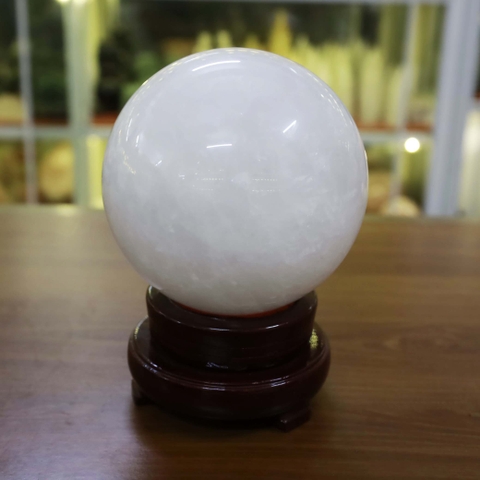 Quả cầu thạch anh trắng đục ĐK 13.5cm - 3.4kg-MTB470