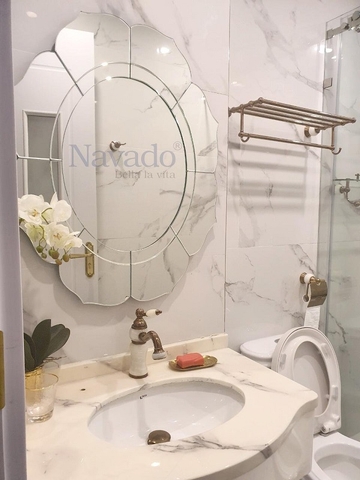 Gương phòng tắm hiện đại Lotus