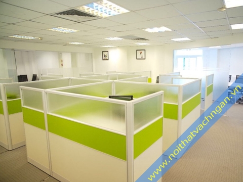 Vách ngăn bàn làm việc gỗ gỗ kính V3GGK