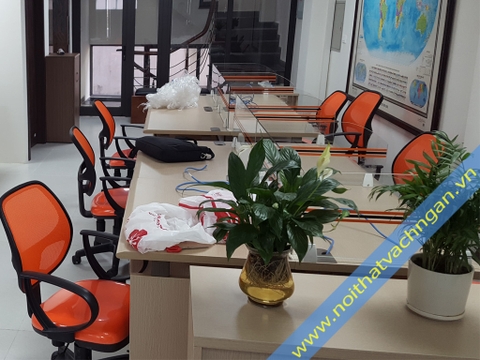 Vách ngăn mặt bàn kính VMB03K6