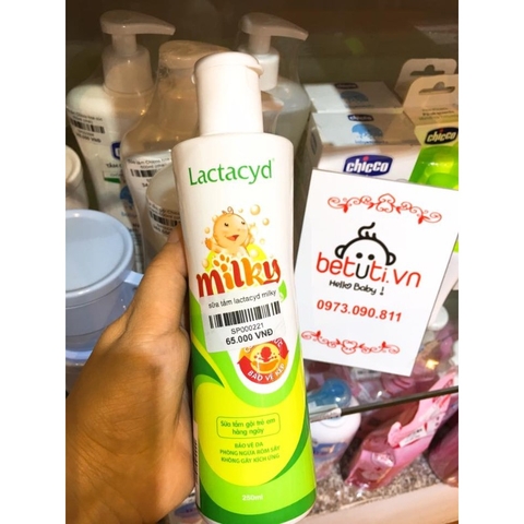 Sữa tắm Lactacyd milky