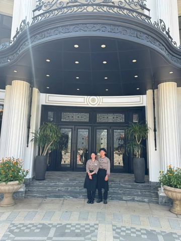 MÁ A CỚ VÀ SÙNG THỊ DẨU – HÀNH TRÌNH TRƯỞNG THÀNH TỪ MÁI TRƯỜNG HOA SỮA