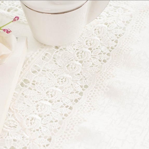 Khăn vuông trắng viền ren - KR030