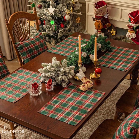 Gối tựa Giáng sinh, Noel,họa tiết caro xanh, bày sofa, phòng khách sang trọng - VG582