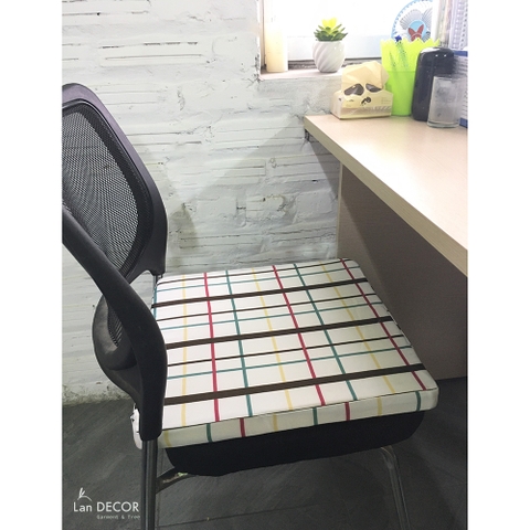 Đệm ghế Landecor họa tiết kẻ ô vuông sặc sỡ- BMG560