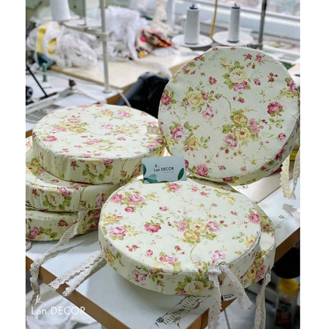 Đệm ghế LanDecor họa tiết hoa hồng nền vàng- ĐG515
