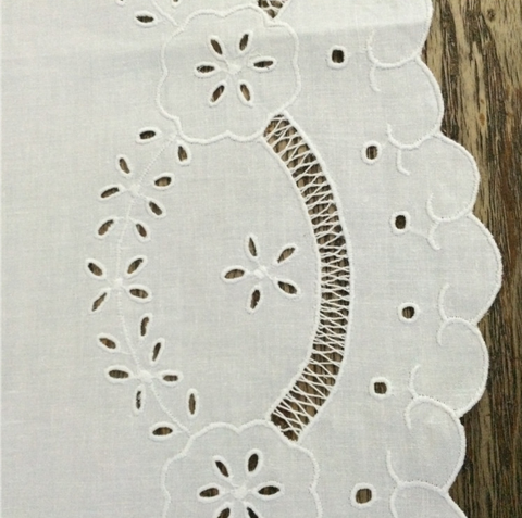 Tấm lót ren hoạt tiết hoa hình chữ nhật - TLR023