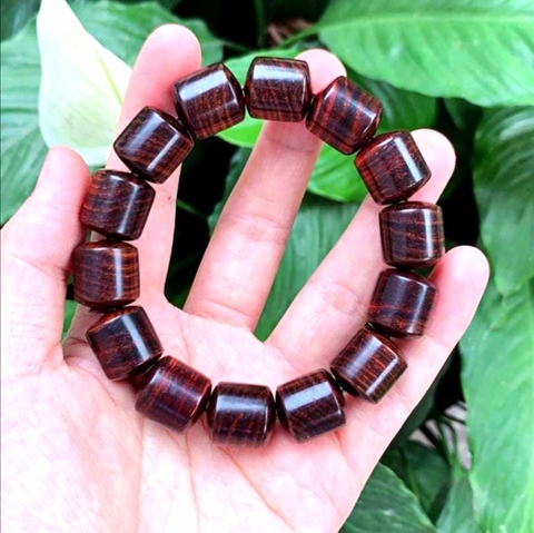 Vòng Gỗ Sưa Đỏ Quảng Bình Rừng Già Đen 14mm Trúc Nhộng