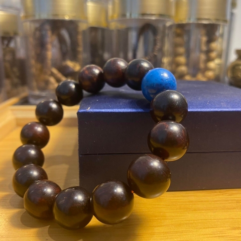 Vòng Gỗ Sưa Đen Vip 14mm Mix San Hô Xanh Tự Nhiên