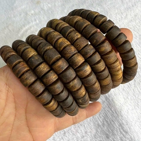 Vòng Gỗ Kỳ Hải Nam Tự Nhiên 10mm Trúc Nhộng