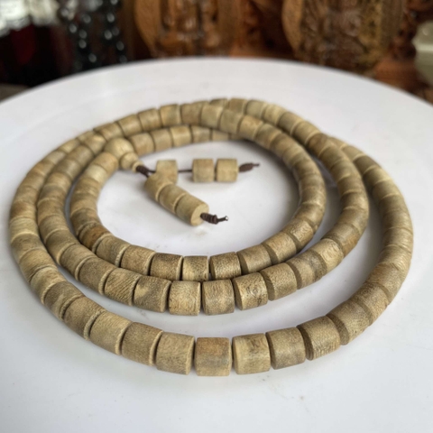 Vòng Trầm Hương Đốt Trúc Nhộng 7mm Banh Đỏ 108 Hạt