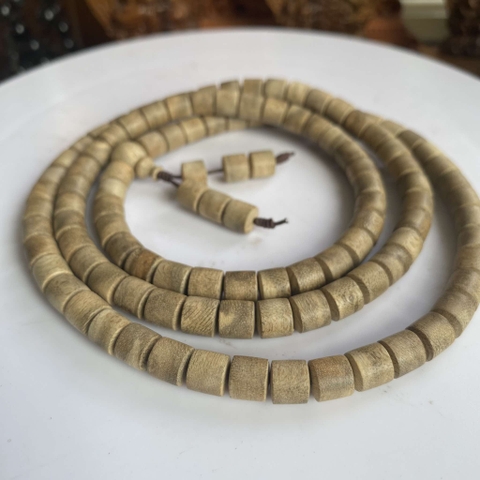 Vòng Trầm Hương Đốt Trúc Nhộng 7mm Banh Đỏ 108 Hạt
