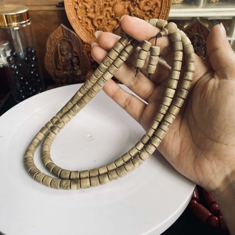 Vòng Trầm Hương Đốt Trúc Nhộng 7mm Banh Đỏ 108 Hạt