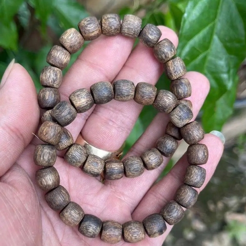 Vòng Tay Gỗ Kỳ Hải Nam 8-10mm Chìm Nước Trúc Nhộng