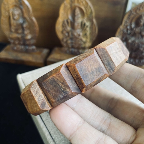 Vòng Bản Vuông Nu Ngọc Am Chun Sụn Không Chìm 18li