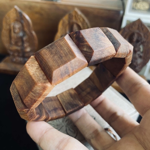 Vòng Bản Vuông Nu Ngọc Am Chun Sụn Không Chìm 18li