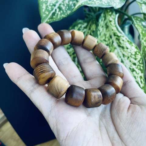 Vòng Gỗ Hoàng Đàn 14mm Trúc Nhộng Hàng Rễ