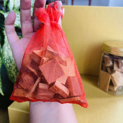 Túi Thơm Treo Xe Ô Tô - Gỗ Hoàng Đàn Tuyết Lạng Sơn