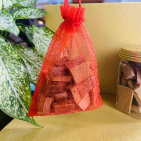 Túi Thơm Treo Xe Ô Tô - Gỗ Hoàng Đàn Tuyết Lạng Sơn