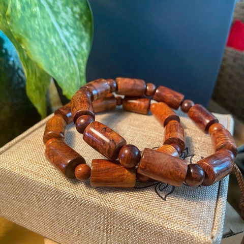 Vòng Gỗ Sưa Đỏ Quảng Bình Đốt Trúc 10mm Chun Sụn VIP