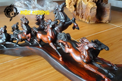 Tượng bát mã truy phong gỗ trắc đỏ đen siêu già cực vip