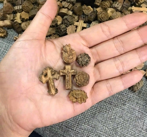 Mặt dây chuyền gỗ Trầm Hương tự nhiên Phật và Chúa Jesu