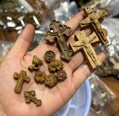 Mặt dây chuyền gỗ Trầm Hương tự nhiên Phật và Chúa Jesu