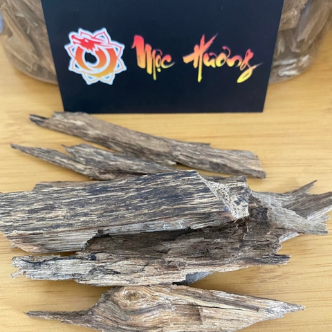 Trầm Hương Miếng Tốc Dầu Tự Nhiên 50g