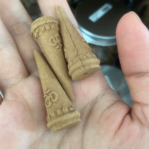 100g Nhang NỤ TRẦM HƯƠNG chữ Om Tự Nhiên - Nụ Trầm Xông Thác Khói