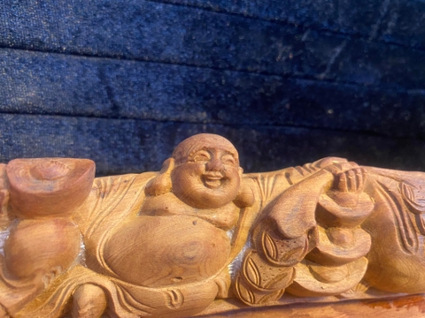 Tượng di lặc kim tiền ngồi gỗ hoàng đàn tuyết thơm ngọt