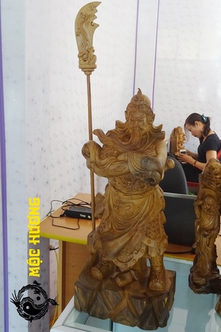 Tượng QUAN CÔNG trấn trạch trừ tà ma gỗ Bách Xanh thơm mát