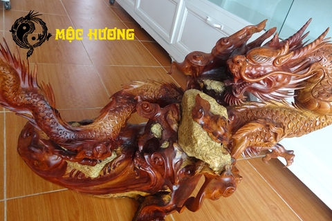 Tượng NHẤT LONG ÔM NGỌC gỗ Hương Đỏ Việt hàng sắc nét